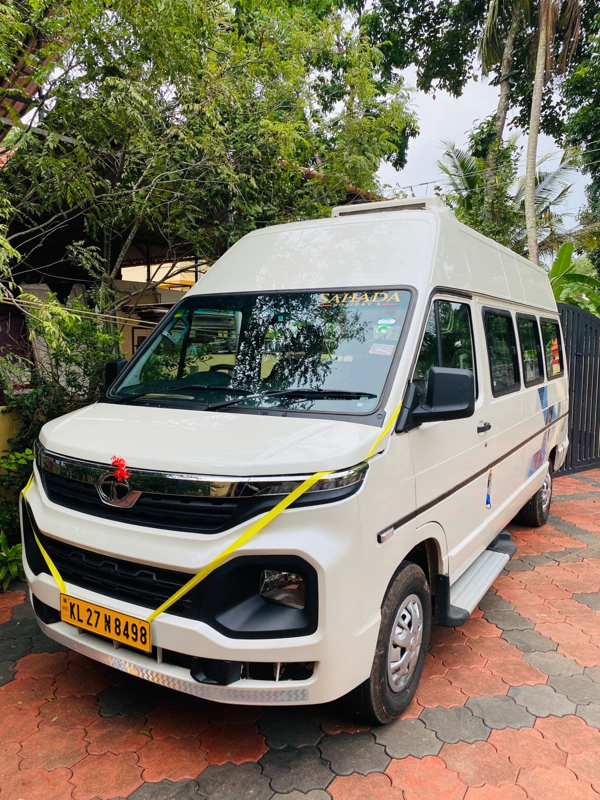 Tata Winger — front three-quarter view, ready for departure